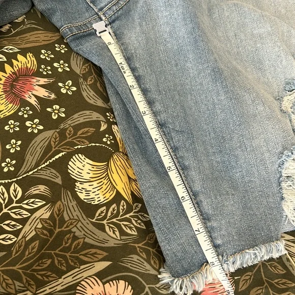 Bermuda shorts - Picture 7 of 7